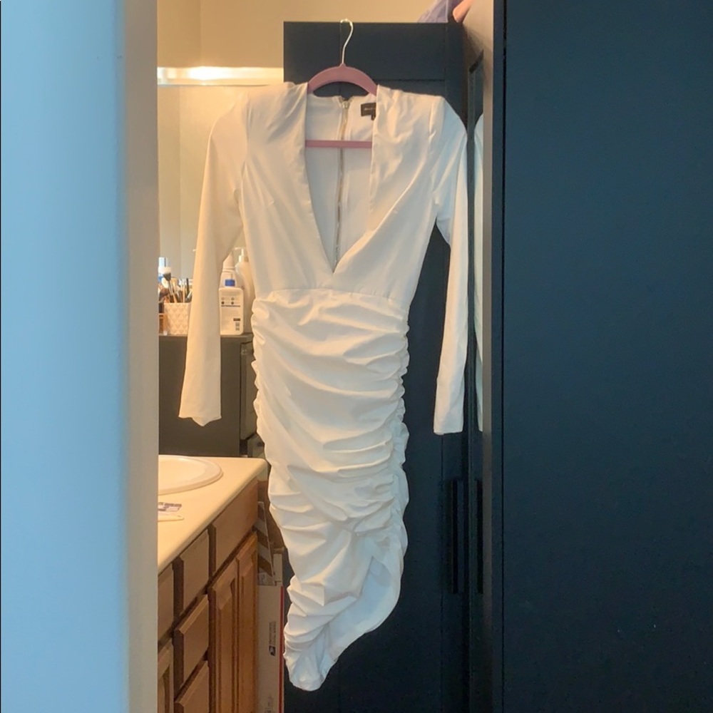 White / Asymmetrical form fitting dress